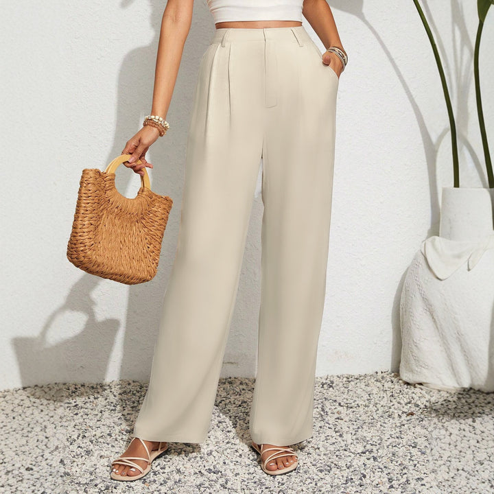 Loose trousers for women with elegant pleats Lune London