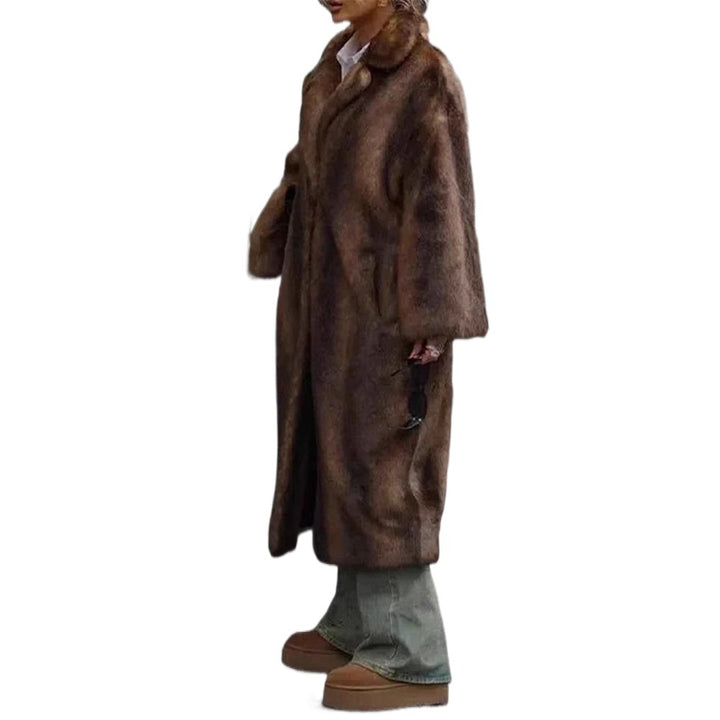 Ladies Elegant and Luxurious Fur Coat Lune London