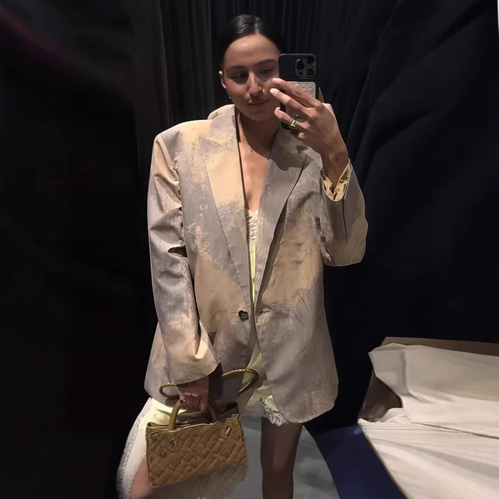 Ladies Oversized Blazer with an artistic color gradient Chic und Style