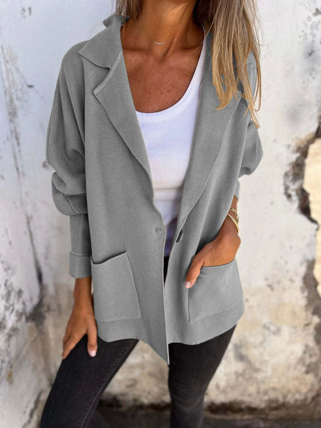 Women Elegant oversized blazer with relaxed fit and practical pockets Lune London