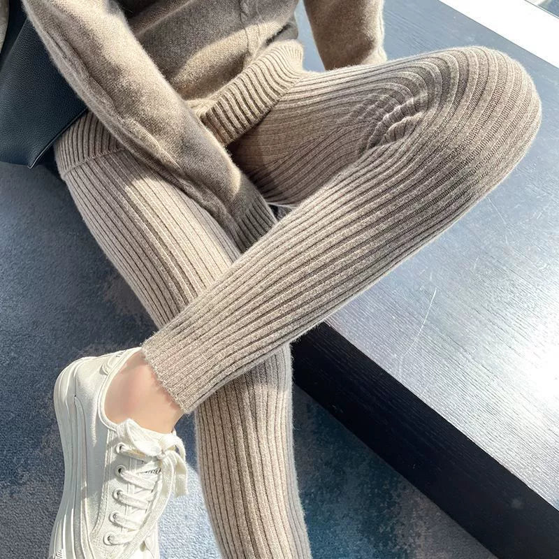 Ribbed leggings for women with high waist and fine texture Chic and Style