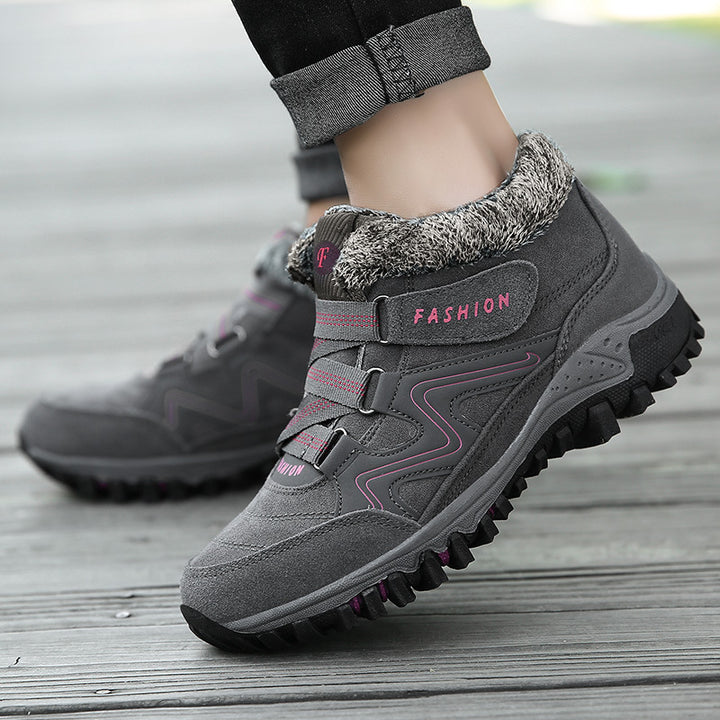 Women’s hiking boots with insulating lining and non-slip sole Lune London