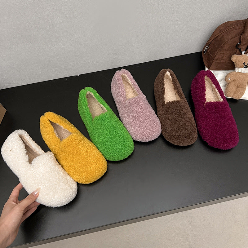 Women cozy slippers made of high-quality plush material Lune London