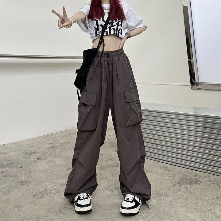 Women's cargo pants with practical side pockets and elastic waistband