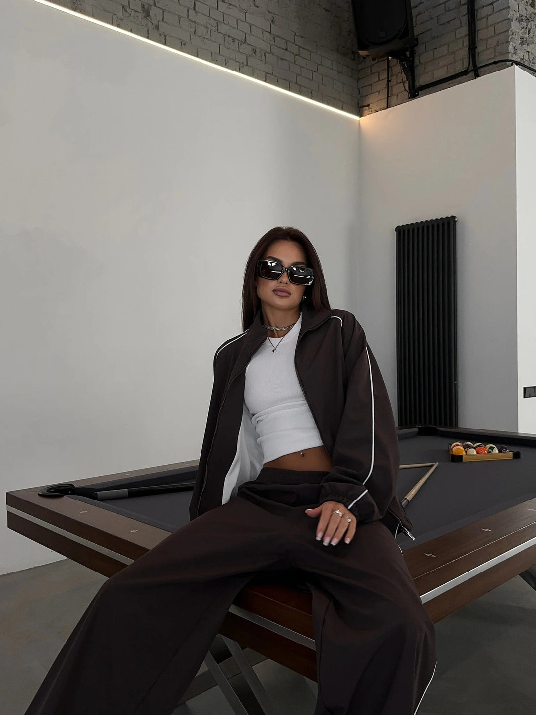 Women's sporty loungewear set with elastic waist and casual jacket Lune London