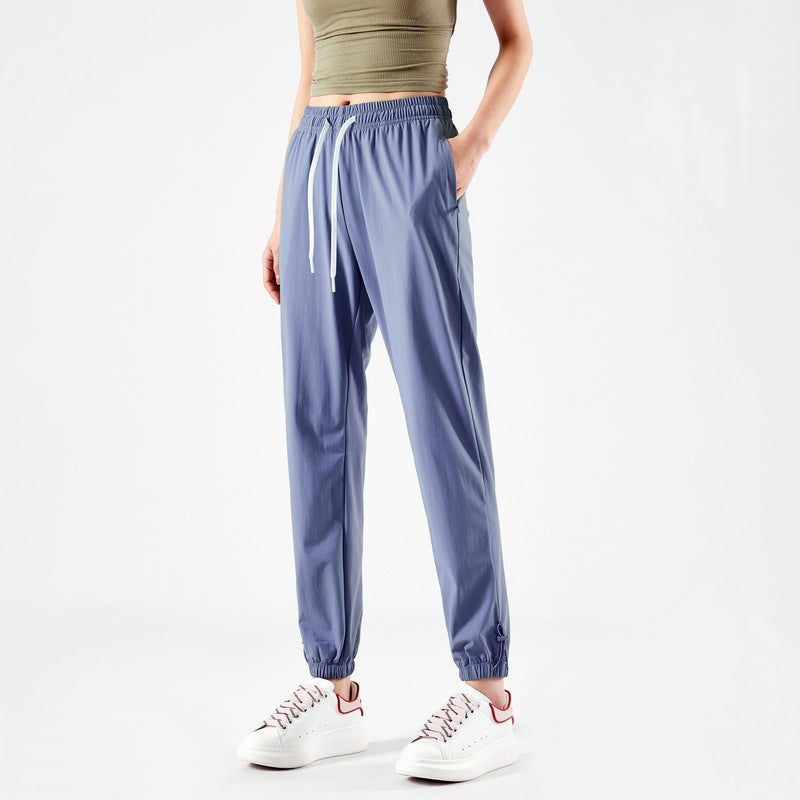Light sport pants for women with elastic waist and practical pockets Lune London