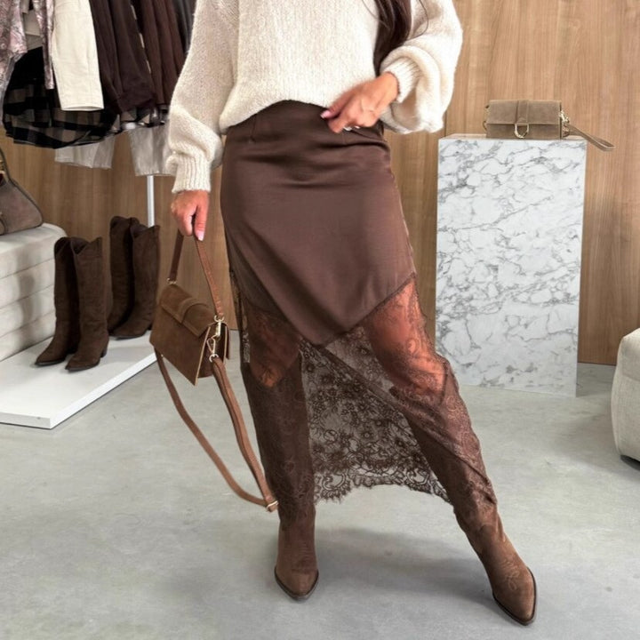 Jupe maxi élégante pour femmes avec finies en dentelle et drapé fluide Chic & Stil