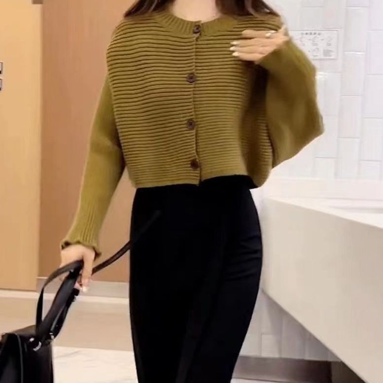 Cardigan ample pour femmes avec détails de boutons et coupe large Chic & Stil