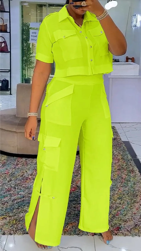 Ensemble de crop top élégant et de pantalons cargo pour femmes Chic & Stil