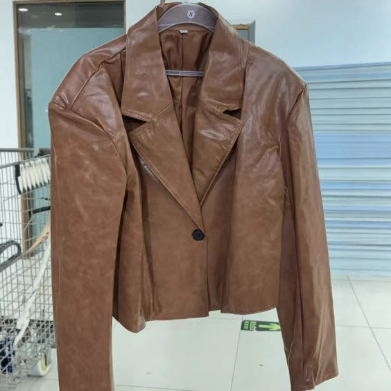 Short leather jacket for women in an elegant blazer style Lune London
