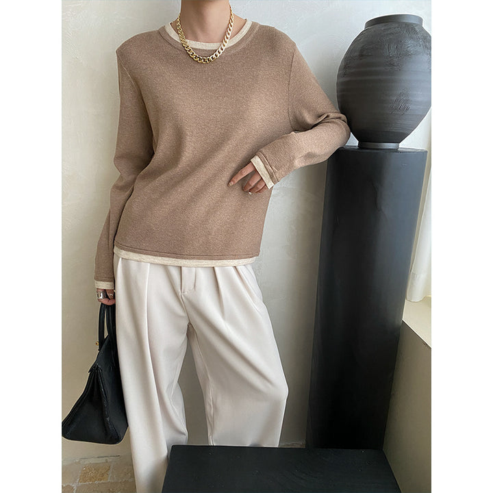 Women's fashionable sweater with fine contrast details Chic & Stil