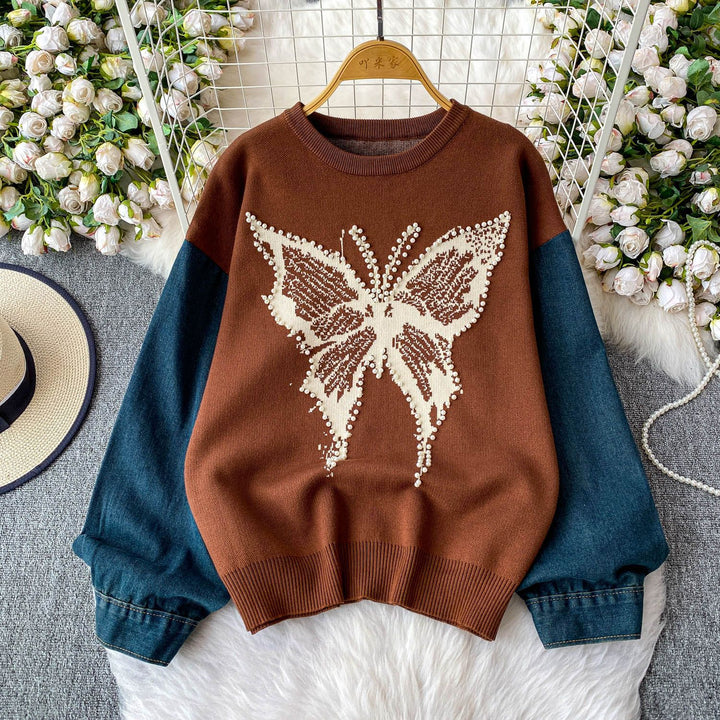 Pull élégant pour femmes avec motif de papillon et manches en denim Chic & Stil