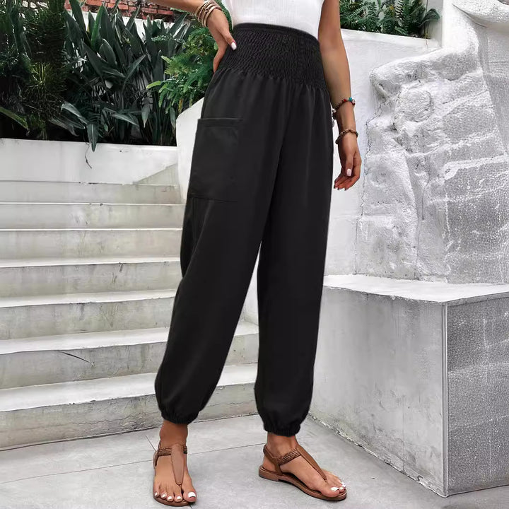 High-waisted leisure trousers for women with elastic waist and practical side pockets Chic and Style