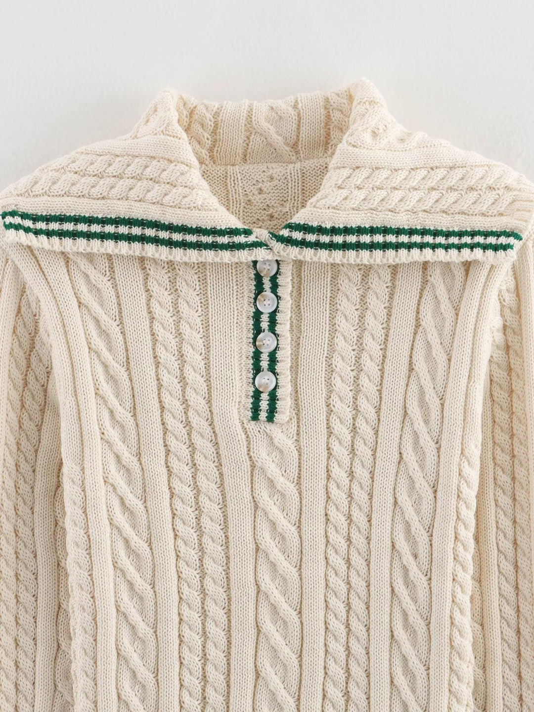 Pull en tricot pour femmes avec col montant classique et motif en câble intemporel Chic & Stil