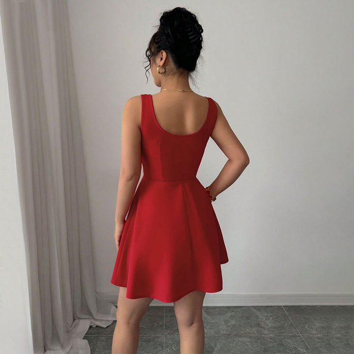 Robe mini pour femme avec décolleté élégant et détail de nœud ludique Chic & Stil