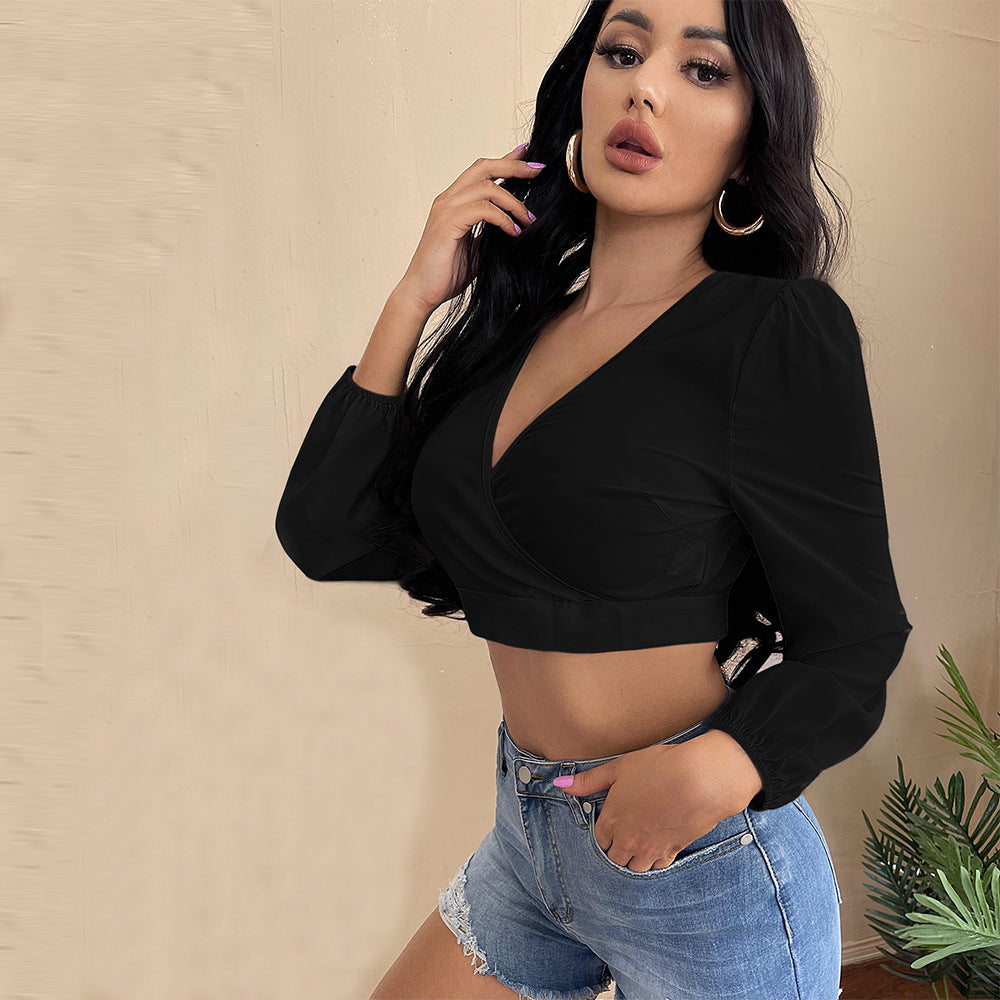 Top cropped féminin avec décolleté en V profond et manches bouffantes élégantes Chic & Stil