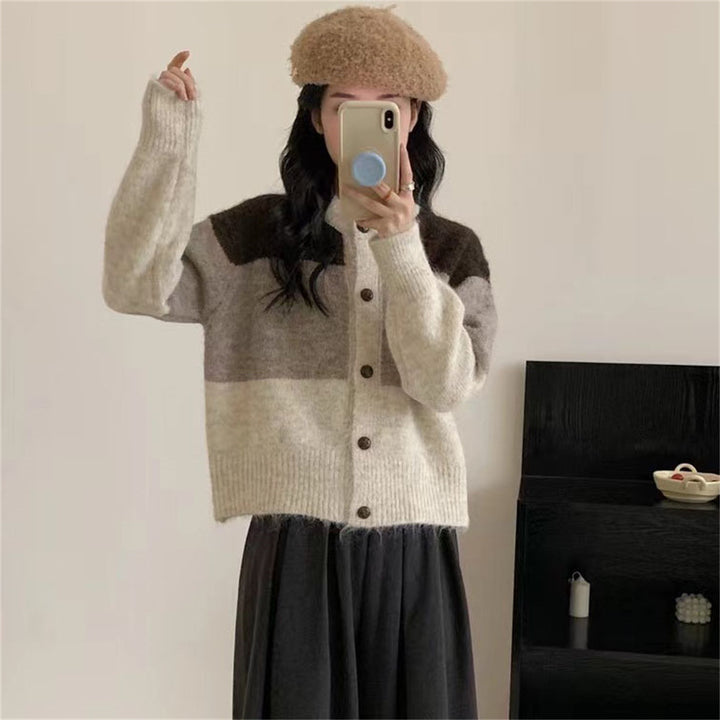 Cardigan en tricot confortable pour femme avec fermeture à boutons et rayures de couleur contrastante Chic & Stil