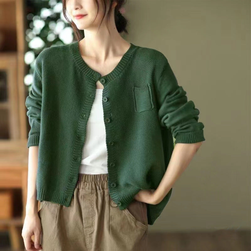 Cardigan pour femmes à devant ouvert avec des détails de boutons décoratifs Chic & Stil