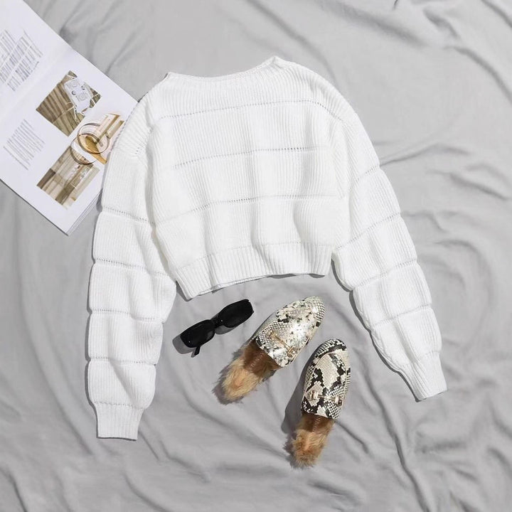 Ladies trendy knitted pullover with a ribbed texture and a short cut Lune London