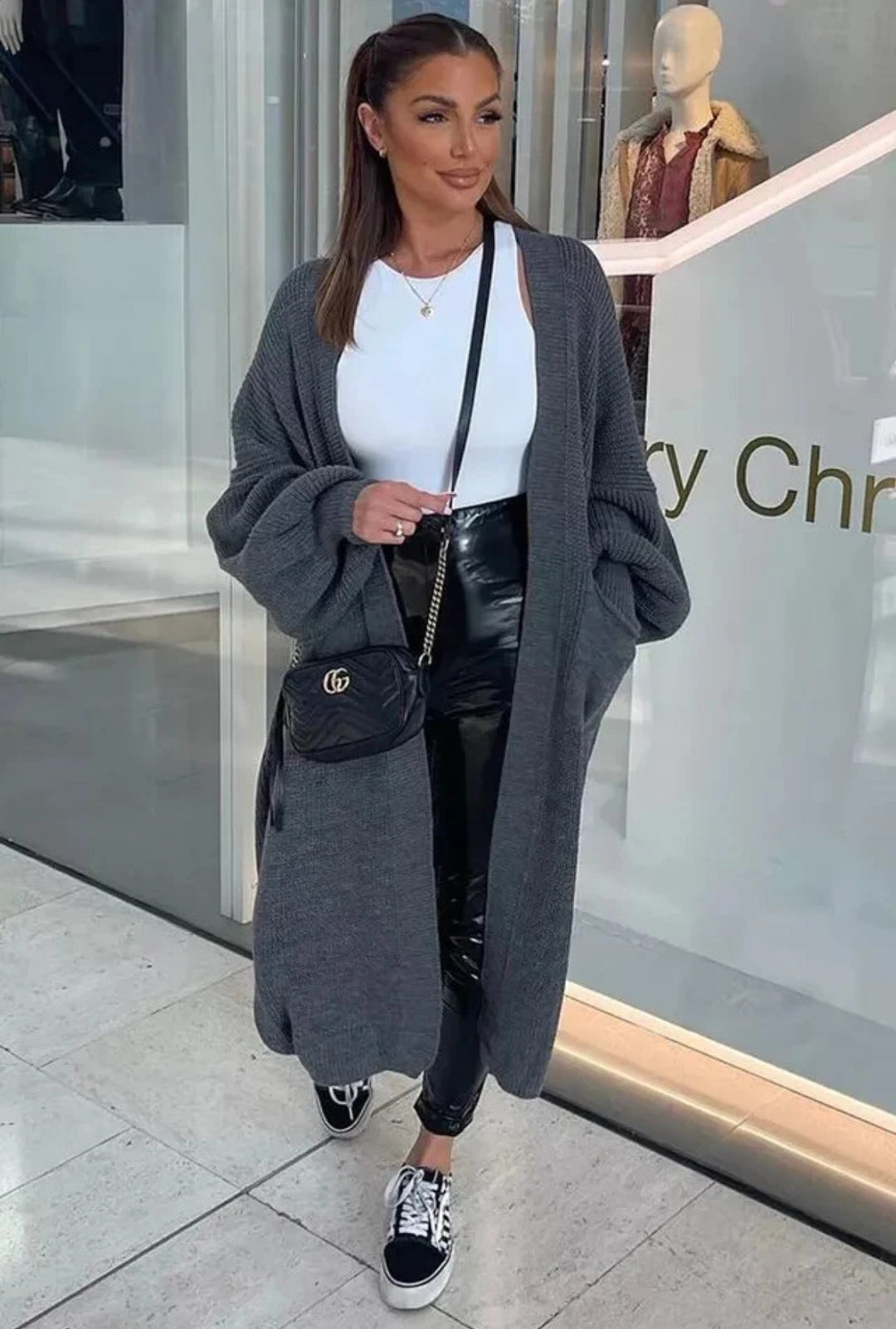Casual knitted coat for women with deep pockets and open design Lune London