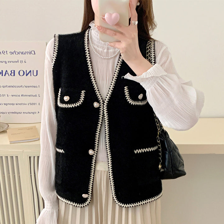 Women's knit jacket with heart-shaped buttons and contrasting details Lune London