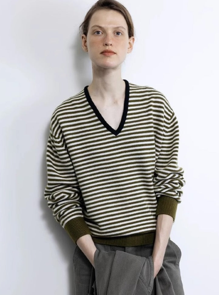 Pull rayé à col en V pour femmes Chic & Stil