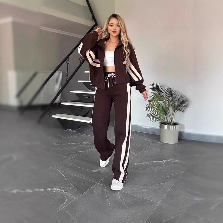 Women's sportswear with high collar and contrasting stripes Lune London