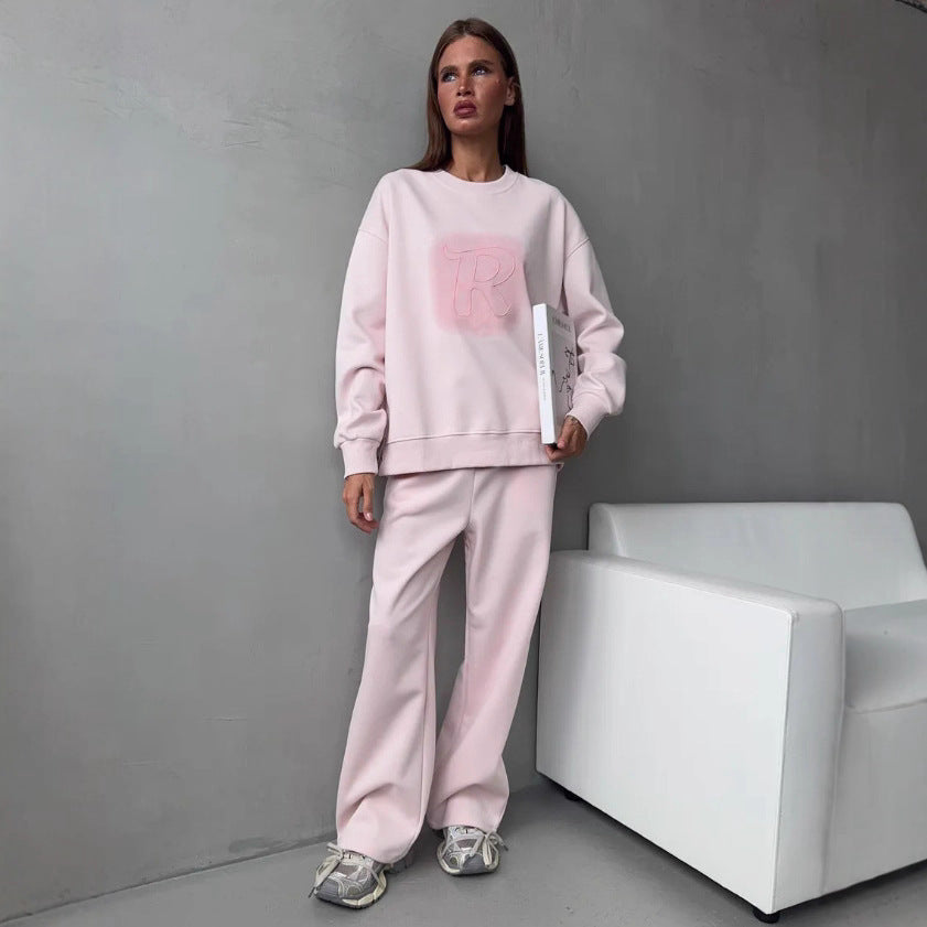 Casual outfit for women with oversized sweatshirt and comfortable pants Lune London