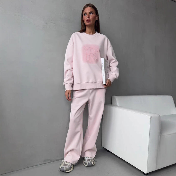 Casual outfit for women with oversized sweatshirt and comfortable pants Lune London