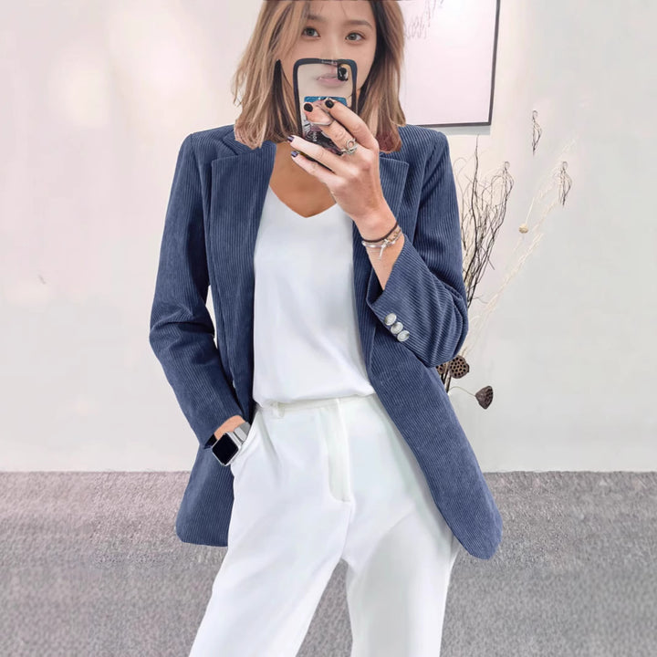 High-quality corduroy jacket for women with a fitted cut and chic and stylish details