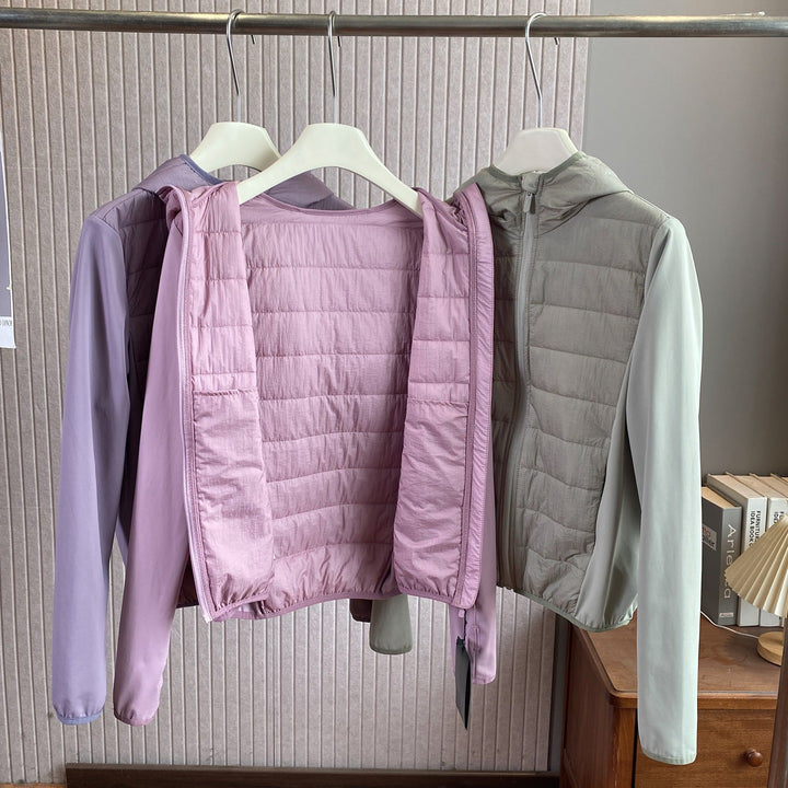 Veste hybride légère pour femmes avec capuche pratique et inserts isolants Chic & Stil