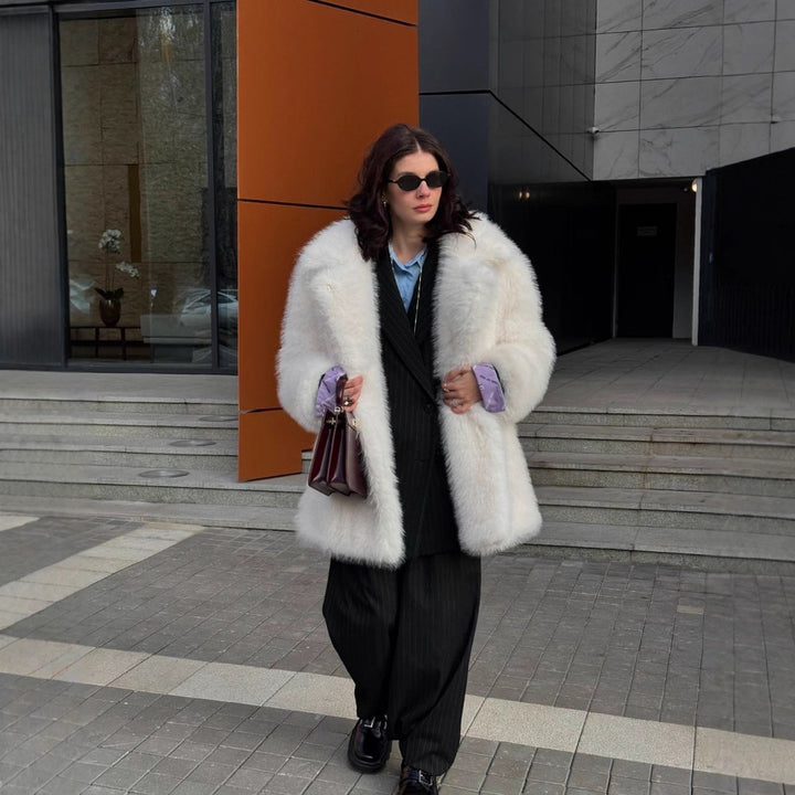 Elegant women's oversized coat in faux fur Lune London