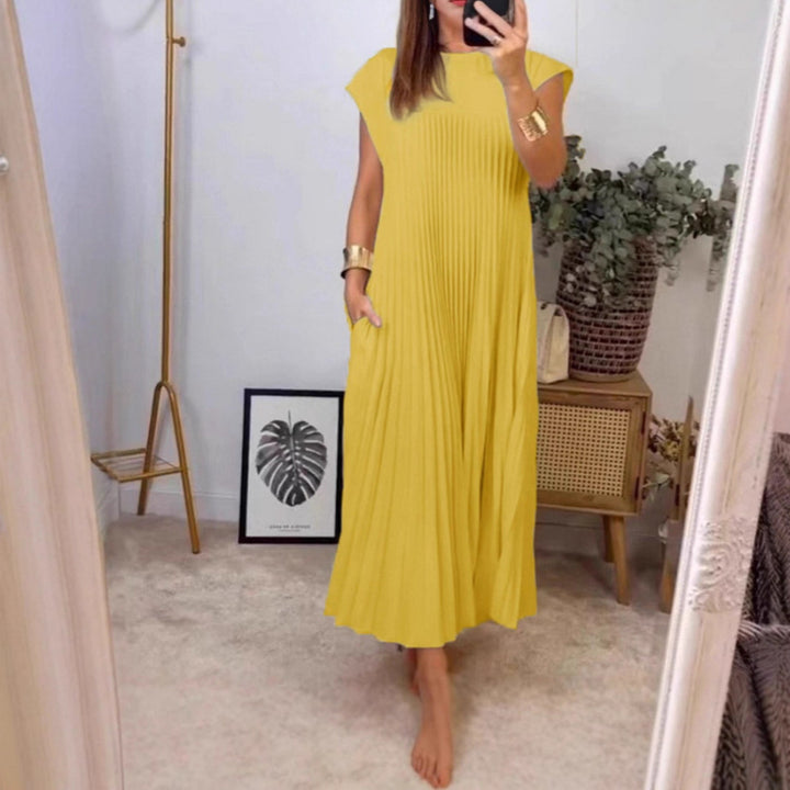 Maxi dress for women with pleated details and side pockets Style and elegance