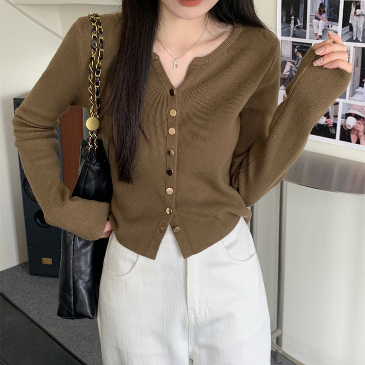 Cardigan élégant pour femmes avec détail de boutons et matériau doux Chic & Stil