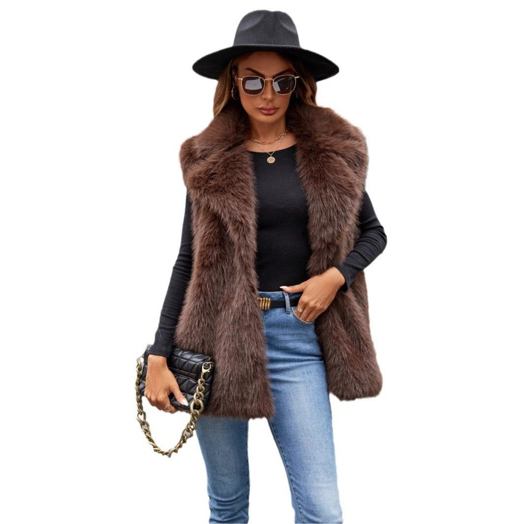 Ladies faux fur vest with an elegant cut and a voluminous collar Lune London
