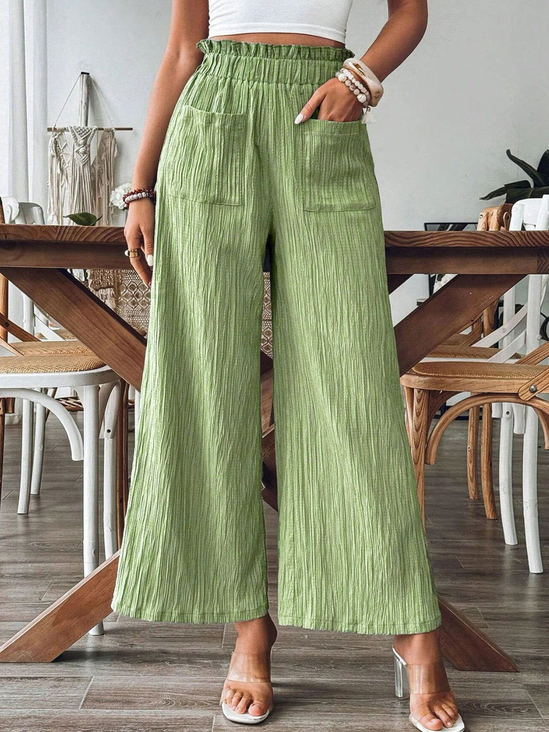 Loose linen pants for women with elastic waist and practical pockets Lune London