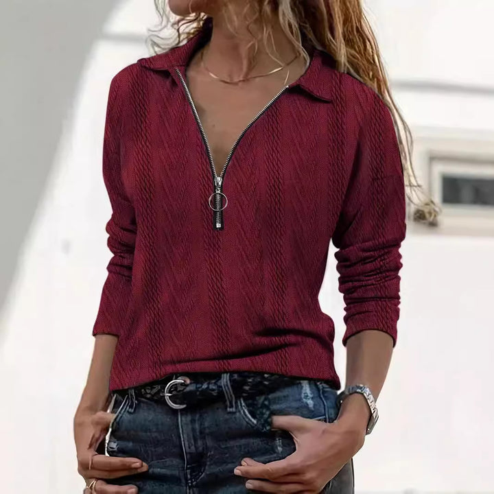 Knit sweater for women with a discreet ribbed structure and a short zipper Lune London