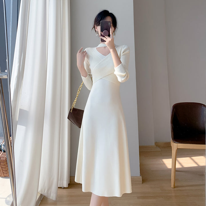 Robe tricotée pour femmes avec zone d'épaule ouverte et élégant décolleté en V Chic & Stil