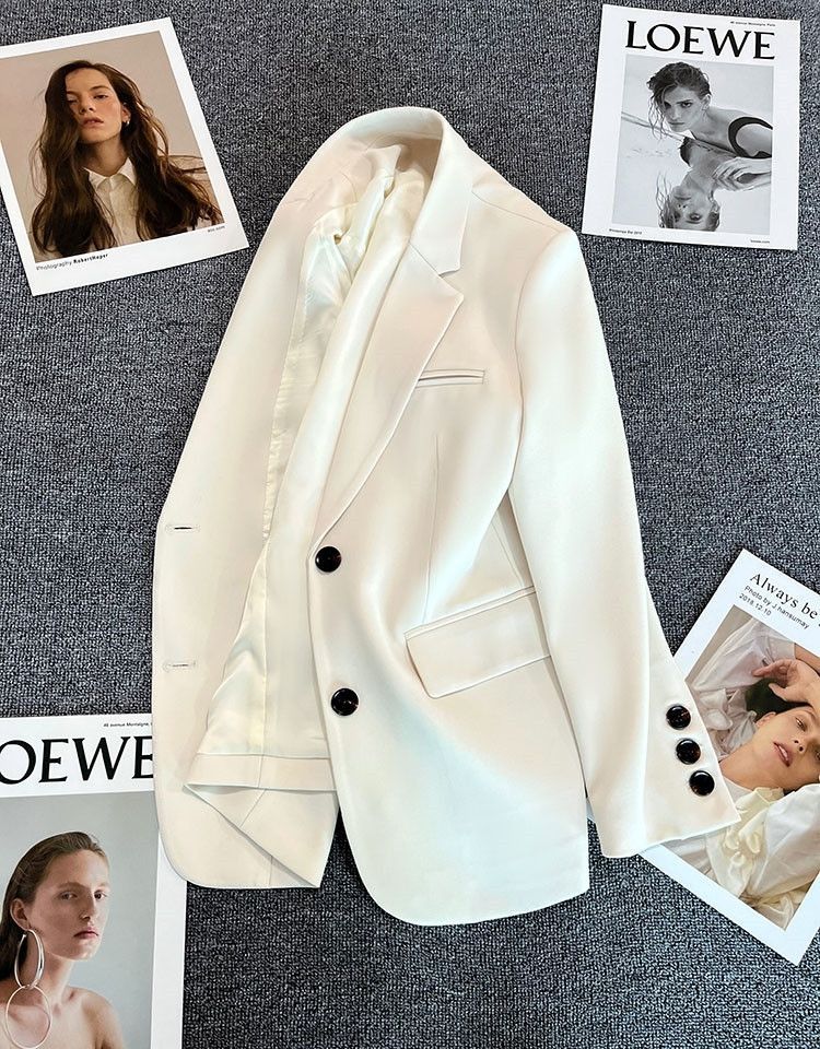 Blazer Élégant pour Femmes avec Une Coupe Tendance et Des Boutons Décoratifs Chic & Stil