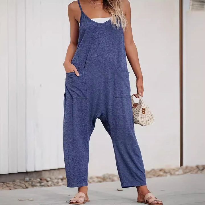 Casual women's overalls with side pockets and adjustable straps Lune London