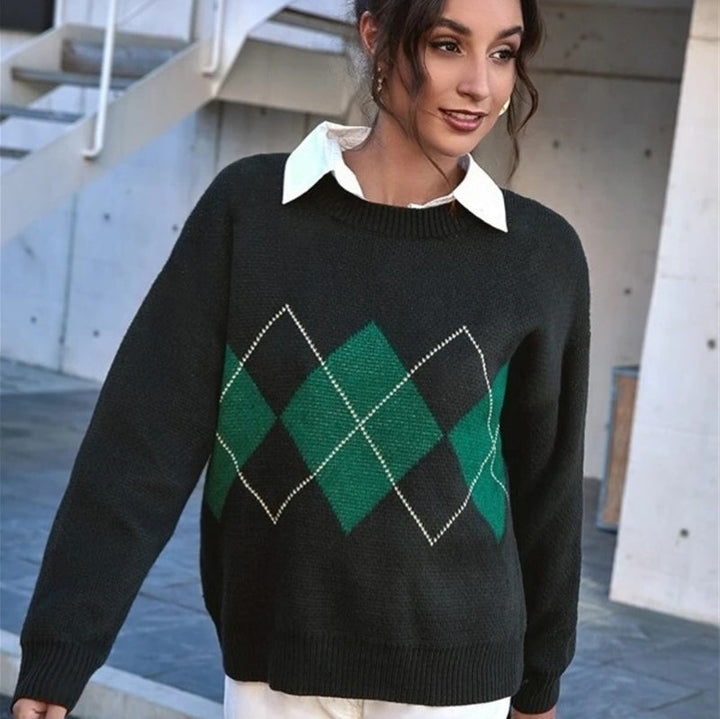 Thick knit sweater for women with a modern check pattern and an oversized relaxed fit Lune London