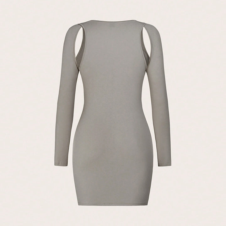 Robe mini femme avec découpes asymétriques et détails de bague élégants Chic & Stil