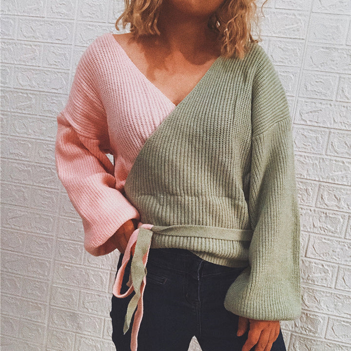 Pull en tricot pour femmes avec un design enveloppant moderne et des manches larges Chic & Stil