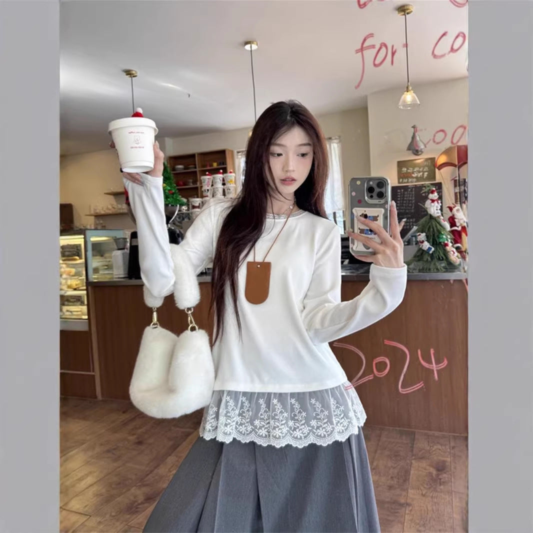 Women's long-sleeved top with delicate lace trim Chic & Stil