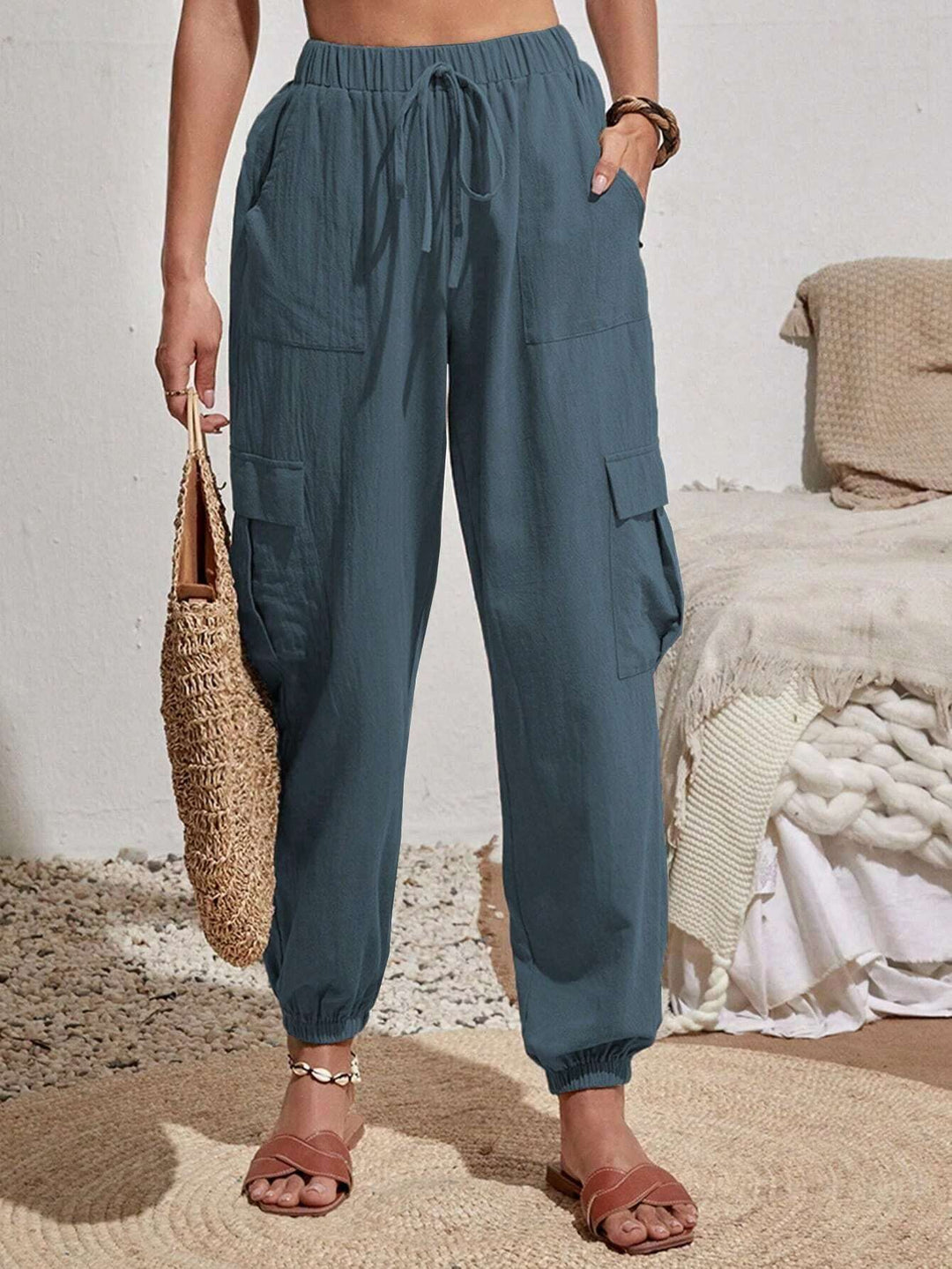 Casual cargo pants for women with elastic waist and practical pockets Lune London