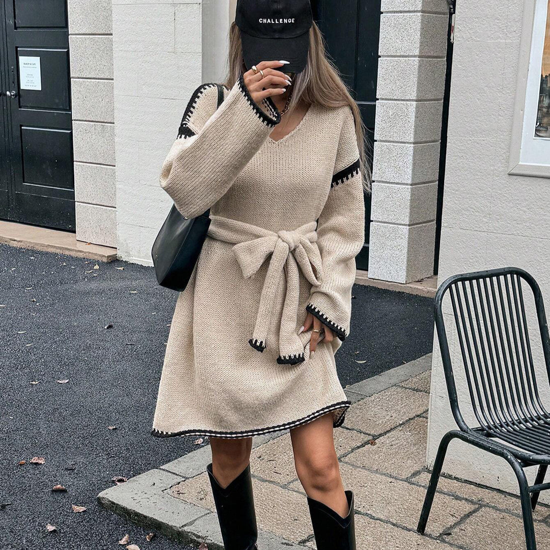 Robe tricotée pour femmes avec ceinture réglable et détails optiques Chic & Stil