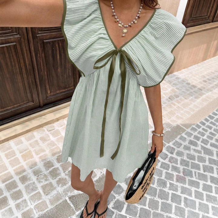 Women's Fashion Short Sleeve Dress with Gatherings and Bow Accent Lune London