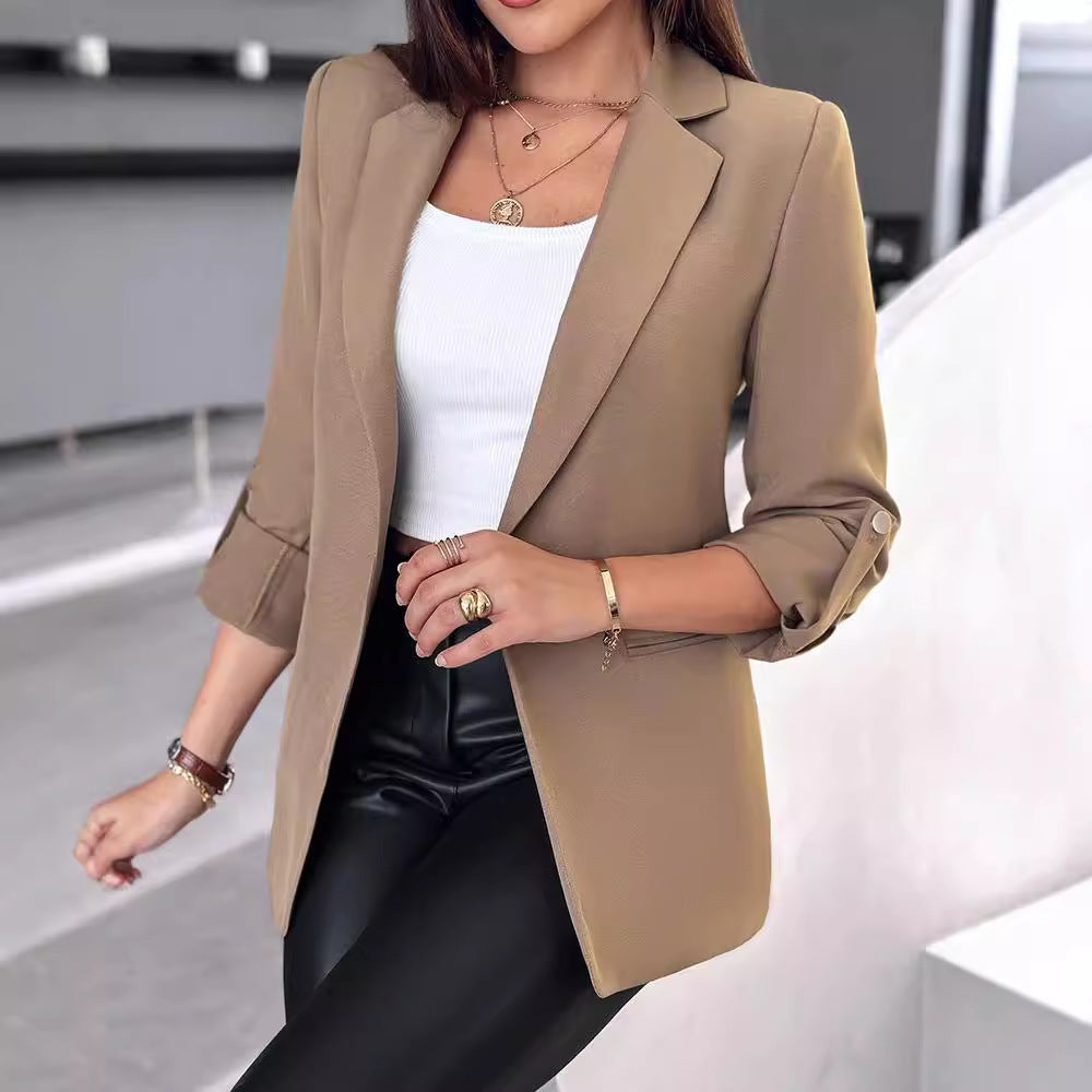 Blazer élégant pour femmes avec col haut et détails de boutons tendance Chic & Stil