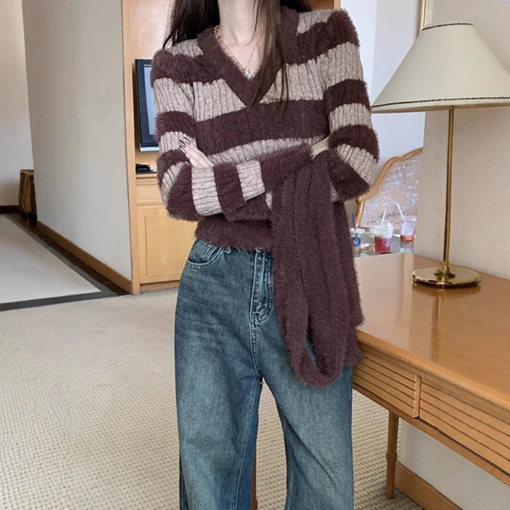 Woman soft V sweater with striped design and matching scarf Lune London