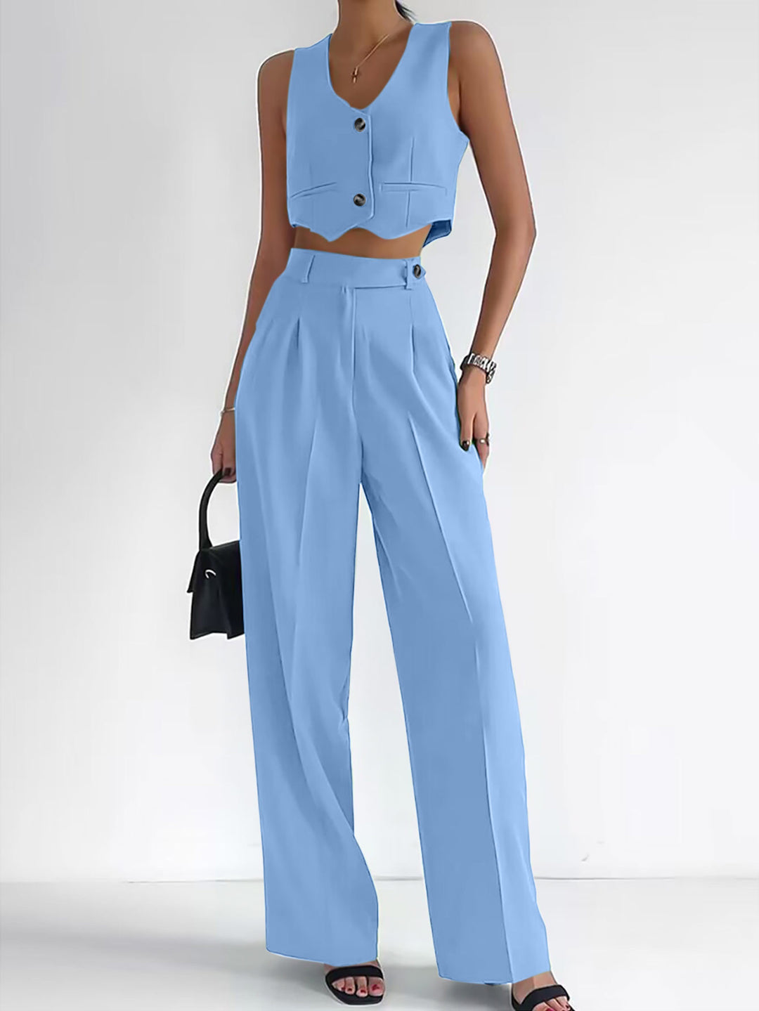 Fashionable women's set consisting of a sleeveless crop top and wide trousers Lune London